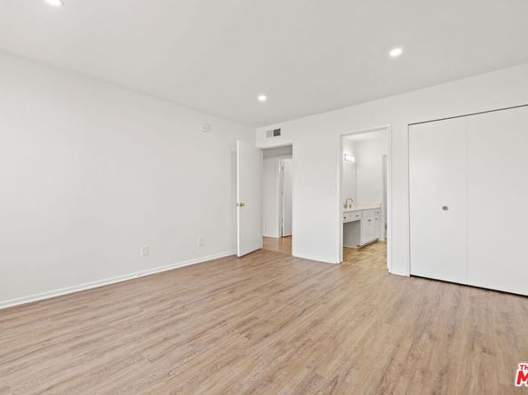 5339 Newcastle Avenue 205, Encino CA 91316