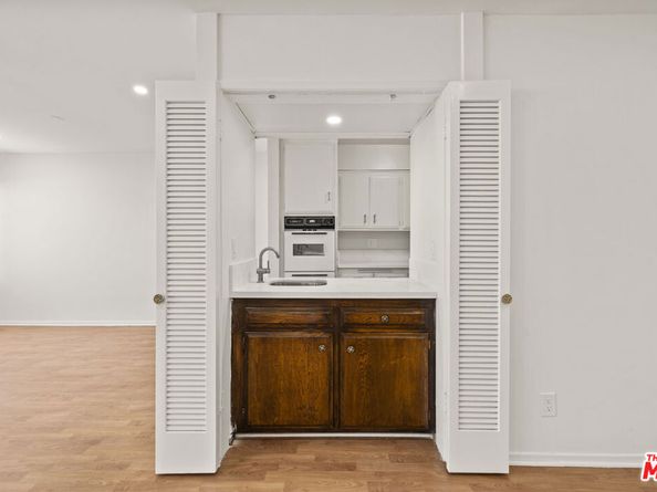 5339 Newcastle Avenue 205, Encino CA 91316