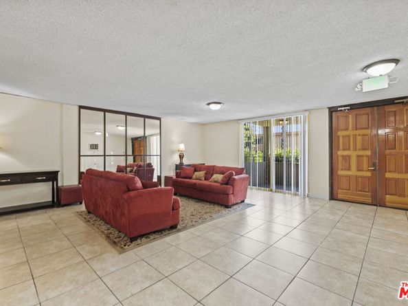 5339 Newcastle Avenue 205, Encino CA 91316