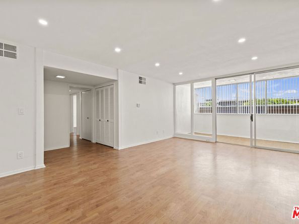 5339 Newcastle Avenue 205, Encino CA 91316