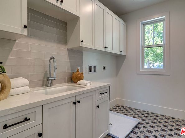 7733 Henefer Avenue, Los Angeles CA 90045