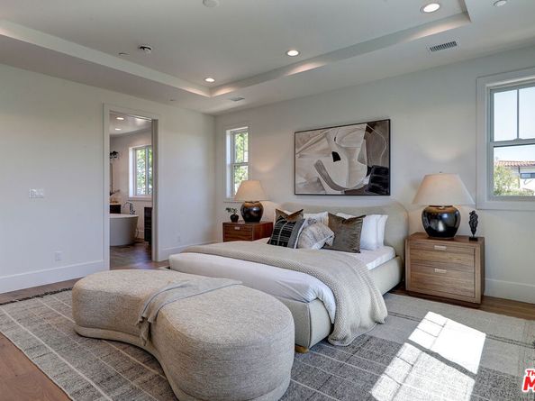 7733 Henefer Avenue, Los Angeles CA 90045