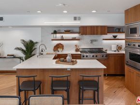 512 Brooks Avenue 6, Venice CA 90291