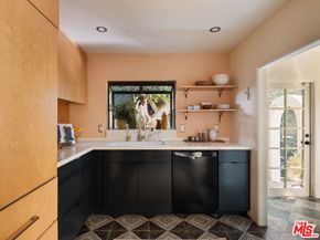 1012 Superba Avenue, Venice CA 90291