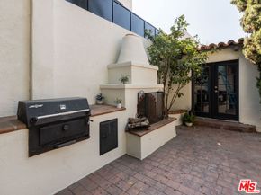 1012 Superba Avenue, Venice CA 90291