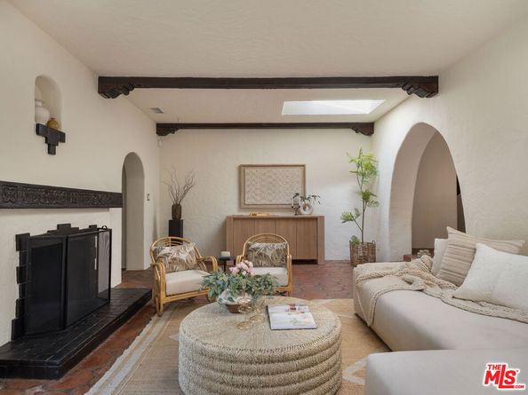 1012 Superba Avenue, Venice CA 90291