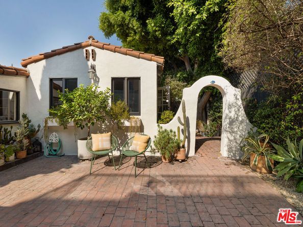 1012 Superba Avenue, Venice CA 90291
