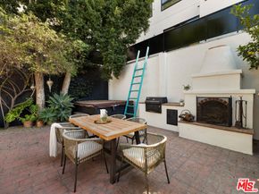 1012 Superba Avenue, Venice CA 90291