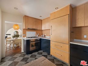 1012 Superba Avenue, Venice CA 90291