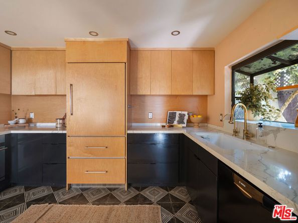 1012 Superba Avenue, Venice CA 90291