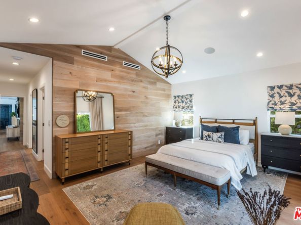11019 Hortense Street, North Hollywood CA 91602