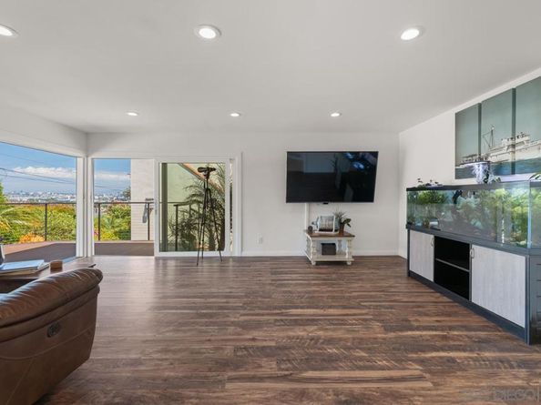 3415 Fenelon St, San Diego CA 92106