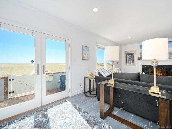 206 E Oceanfront, Newport Beach CA 92661