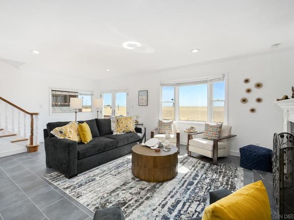 206 E Oceanfront, Newport Beach CA 92661