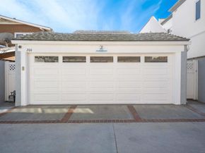 206 E Oceanfront, Newport Beach CA 92661