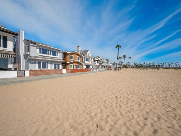 206 E Oceanfront, Newport Beach CA 92661