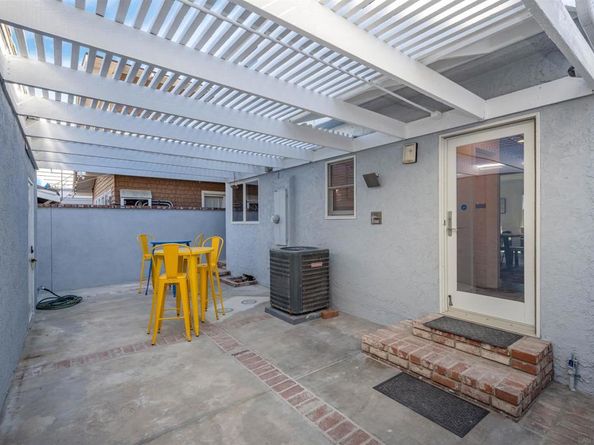 206 E Oceanfront, Newport Beach CA 92661