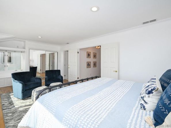 206 E Oceanfront, Newport Beach CA 92661