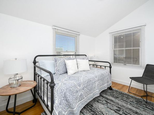 206 E Oceanfront, Newport Beach CA 92661