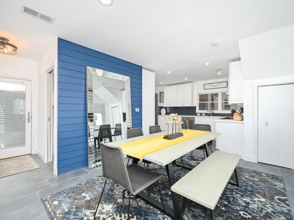 206 E Oceanfront, Newport Beach CA 92661