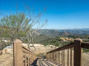 1152 Stoneridge Dr., El Cajon CA 92021