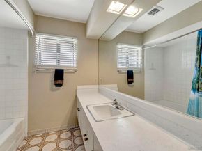 8838 La Jolla Scenic Dr N, La Jolla CA 92037