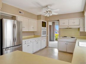 8838 La Jolla Scenic Dr N, La Jolla CA 92037