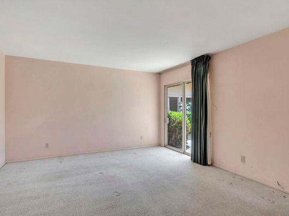 8838 La Jolla Scenic Dr N, La Jolla CA 92037