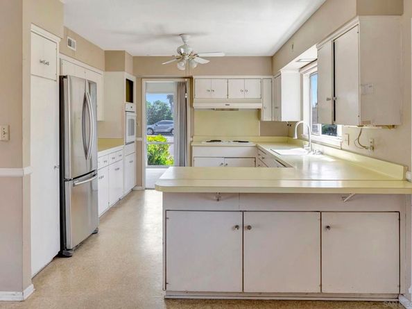 8838 La Jolla Scenic Dr N, La Jolla CA 92037