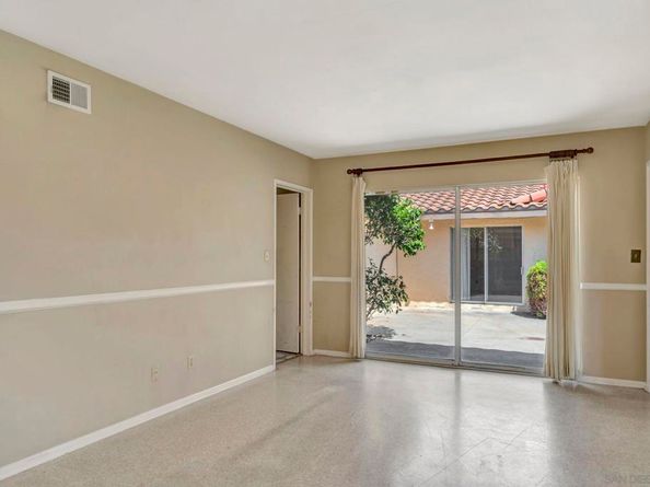 8838 La Jolla Scenic Dr N, La Jolla CA 92037