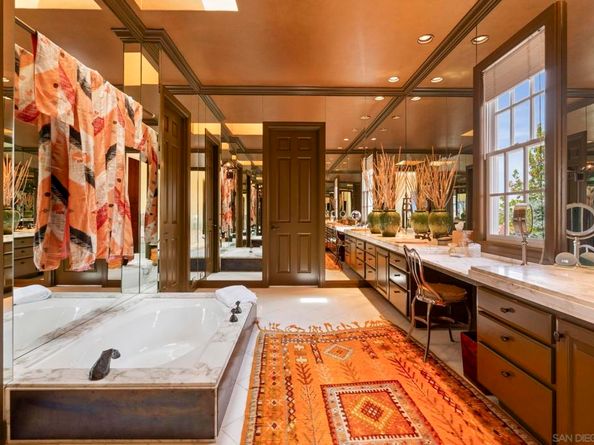 7612 Hillside Dr, La Jolla CA 92037