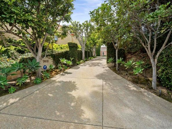 7612 Hillside Dr, La Jolla CA 92037