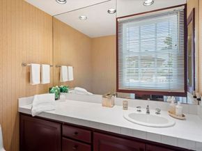 7612 Hillside Dr, La Jolla CA 92037