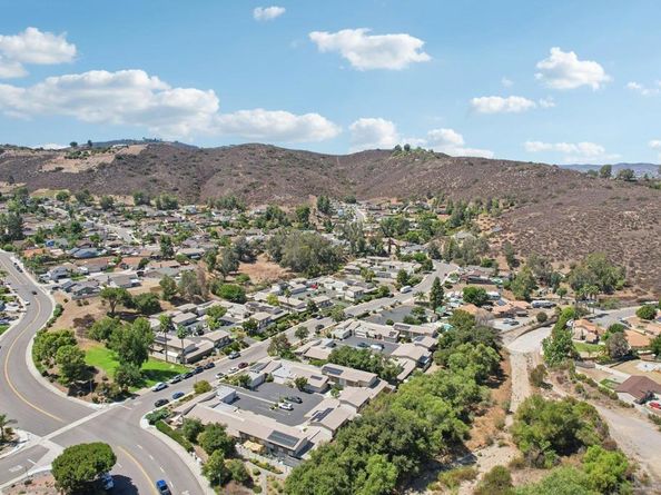 9055 Calle Lucia, Lakeside CA 92040