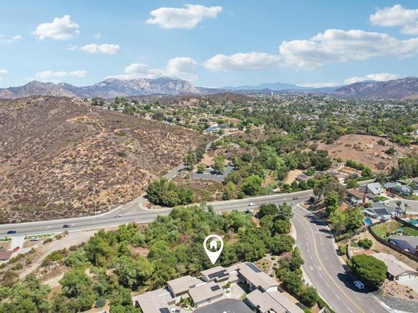 9055 Calle Lucia, Lakeside CA 92040