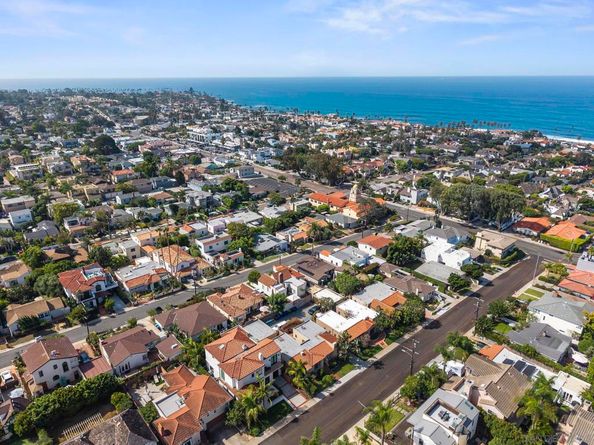 607 Arenas, La Jolla CA 92037