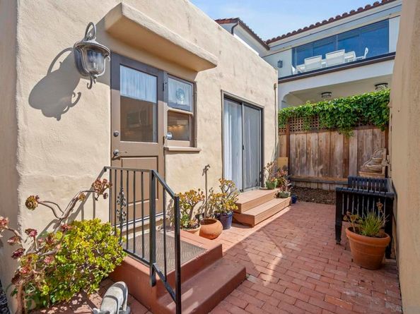 607 Arenas, La Jolla CA 92037