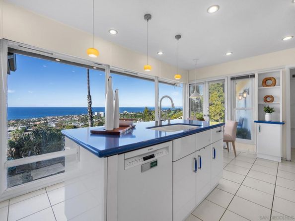 6424 El Camino Del Teatro, La Jolla CA 92037