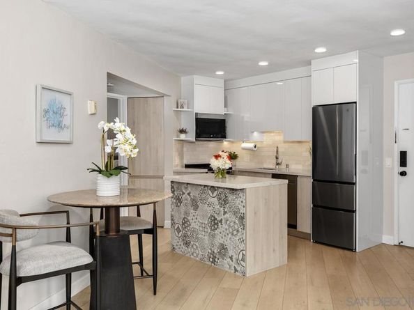 8040 Girard Ave 2, La Jolla CA 92037