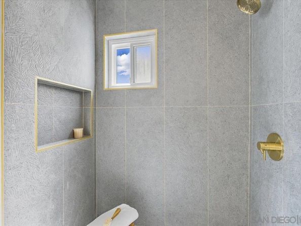 2039 Winnett St, San Diego CA 92114