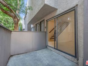 18316 Hatteras Street 21, Tarzana CA 91356