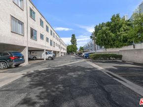 18316 Hatteras Street 21, Tarzana CA 91356
