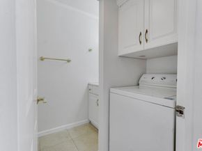 18316 Hatteras Street 21, Tarzana CA 91356