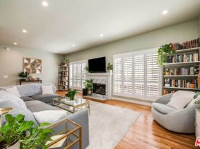 4444 Moorpark Way 202, Toluca Lake CA 91602