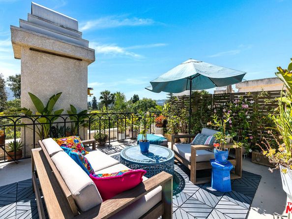 4444 Moorpark Way 202, Toluca Lake CA 91602