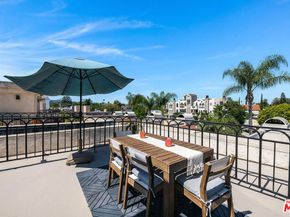 4444 Moorpark Way 202, Toluca Lake CA 91602