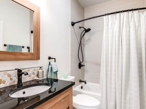 4444 Moorpark Way 202, Toluca Lake CA 91602