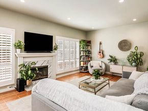 4444 Moorpark Way 202, Toluca Lake CA 91602