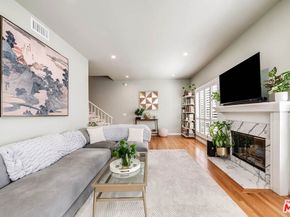 4444 Moorpark Way 202, Toluca Lake CA 91602