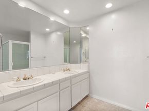 801 Lorraine Boulevard 301, Los Angeles CA 90005